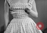 Standbild fashion show Rom Italien, 1957, aus Sekunde 21 historischem Filmmaterial Videoclip 65675070385