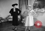 Standbild fashion show Rom Italien, 1957, aus Sekunde 28 historischem Filmmaterial Videoclip 65675070385