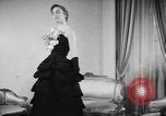 Standbild fashion show Rom Italien, 1957, aus Sekunde 48 historischem Filmmaterial Videoclip 65675070385
