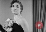 Standbild fashion show Rom Italien, 1957, aus Sekunde 50 historischem Filmmaterial Videoclip 65675070385