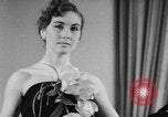 Standbild fashion show Rom Italien, 1957, aus Sekunde 54 historischem Filmmaterial Videoclip 65675070385