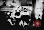 Standbild britische Modelle Vereinigtes Königreich, 1957, aus Sekunde 9 historischem Filmmaterial Videoclip 65675070392
