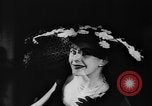 Standbild britische Modelle Vereinigtes Königreich, 1957, aus Sekunde 16 historischem Filmmaterial Videoclip 65675070392
