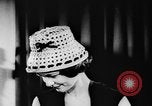 Standbild britische Modelle Vereinigtes Königreich, 1957, aus Sekunde 17 historischem Filmmaterial Videoclip 65675070392
