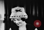 Standbild britische Modelle Vereinigtes Königreich, 1957, aus Sekunde 18 historischem Filmmaterial Videoclip 65675070392