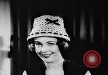 Standbild britische Modelle Vereinigtes Königreich, 1957, aus Sekunde 19 historischem Filmmaterial Videoclip 65675070392
