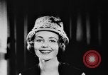 Standbild britische Modelle Vereinigtes Königreich, 1957, aus Sekunde 20 historischem Filmmaterial Videoclip 65675070392