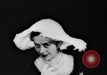 Standbild britische Modelle Vereinigtes Königreich, 1957, aus Sekunde 26 historischem Filmmaterial Videoclip 65675070392