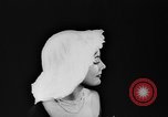 Standbild britische Modelle Vereinigtes Königreich, 1957, aus Sekunde 30 historischem Filmmaterial Videoclip 65675070392