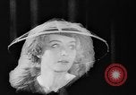 Standbild britische Modelle Vereinigtes Königreich, 1957, aus Sekunde 35 historischem Filmmaterial Videoclip 65675070392