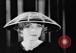 Standbild britische Modelle Vereinigtes Königreich, 1957, aus Sekunde 36 historischem Filmmaterial Videoclip 65675070392
