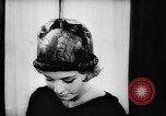 Standbild britische Modelle Vereinigtes Königreich, 1957, aus Sekunde 48 historischem Filmmaterial Videoclip 65675070392