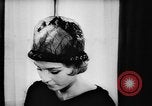 Standbild britische Modelle Vereinigtes Königreich, 1957, aus Sekunde 49 historischem Filmmaterial Videoclip 65675070392