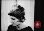 Standbild britische Modelle Vereinigtes Königreich, 1957, aus Sekunde 50 historischem Filmmaterial Videoclip 65675070392