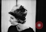 Standbild britische Modelle Vereinigtes Königreich, 1957, aus Sekunde 51 historischem Filmmaterial Videoclip 65675070392