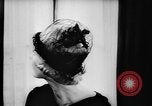 Standbild britische Modelle Vereinigtes Königreich, 1957, aus Sekunde 53 historischem Filmmaterial Videoclip 65675070392