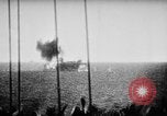 Standbild amerikanische Kriegsschiffe Pazifik, 1945, aus Sekunde 27 historischem Filmmaterial Videoclip 65675070405