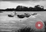 Image 'Amphicar amphibie automobiles Allemagne, 1962, de la seconde 24 séquences d'archives historiques vidéo 65675070436