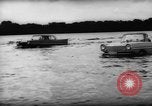 Image 'Amphicar amphibie automobiles Allemagne, 1962, de la seconde 43 séquences d'archives historiques vidéo 65675070436