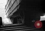 Standbild Landing Ship Tank Vereinigtes Königreich, 1944, aus Sekunde 30 historischem Filmmaterial Videoclip 65675070456