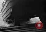 Standbild Landing Ship Tank Vereinigtes Königreich, 1944, aus Sekunde 32 historischem Filmmaterial Videoclip 65675070456