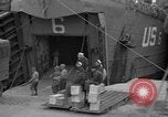 Immagine di Sbarco Nave cisterna Teatro europeo, 1944, secondo 4 filmato di repertorio 65675070457