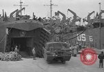 Immagine di Sbarco Nave cisterna Teatro europeo, 1944, secondo 34 filmato di repertorio 65675070457