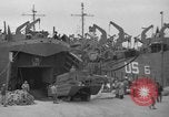 Immagine di Sbarco Nave cisterna Teatro europeo, 1944, secondo 41 filmato di repertorio 65675070457