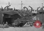 Immagine di Sbarco Nave cisterna Teatro europeo, 1944, secondo 42 filmato di repertorio 65675070457
