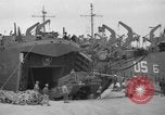 Immagine di Sbarco Nave cisterna Teatro europeo, 1944, secondo 44 filmato di repertorio 65675070457