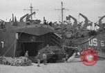 Immagine di Sbarco Nave cisterna Teatro europeo, 1944, secondo 45 filmato di repertorio 65675070457