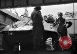 Immagine di Sbarco Nave cisterna Regno Unito, 1944, secondo 23 filmato di repertorio 65675070458