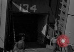 Immagine di Sbarco Nave cisterna Regno Unito, 1944, secondo 37 filmato di repertorio 65675070458
