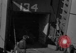 Immagine di Sbarco Nave cisterna Regno Unito, 1944, secondo 38 filmato di repertorio 65675070458