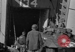Immagine di Sbarco Nave cisterna Regno Unito, 1944, secondo 46 filmato di repertorio 65675070458