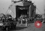 Immagine di Sbarco Nave cisterna Regno Unito, 1944, secondo 55 filmato di repertorio 65675070458