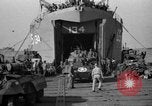 Immagine di Sbarco Nave cisterna Regno Unito, 1944, secondo 56 filmato di repertorio 65675070458