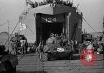 Immagine di Sbarco Nave cisterna Regno Unito, 1944, secondo 58 filmato di repertorio 65675070458