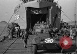 Immagine di Sbarco Nave cisterna Regno Unito, 1944, secondo 62 filmato di repertorio 65675070458