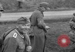 Image Des prisonniers allemands Braunau am Inn Autriche, 1945, de la seconde 46 séquences d'archives historiques vidéo 65675070466