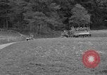 Standbild US-Truppen verschieben durch Dörfer und Unter-Diessen Oberdiessen Bava Unter-Diessen Deutschland, 1945, aus Sekunde 5 historischem Filmmaterial Videoclip 65675070469