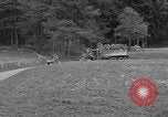 Standbild US-Truppen verschieben durch Dörfer und Unter-Diessen Oberdiessen Bava Unter-Diessen Deutschland, 1945, aus Sekunde 6 historischem Filmmaterial Videoclip 65675070469