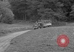 Standbild US-Truppen verschieben durch Dörfer und Unter-Diessen Oberdiessen Bava Unter-Diessen Deutschland, 1945, aus Sekunde 9 historischem Filmmaterial Videoclip 65675070469