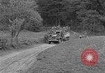 Standbild US-Truppen verschieben durch Dörfer und Unter-Diessen Oberdiessen Bava Unter-Diessen Deutschland, 1945, aus Sekunde 14 historischem Filmmaterial Videoclip 65675070469