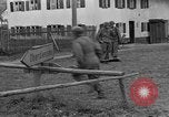 Standbild US-Truppen verschieben durch Dörfer und Unter-Diessen Oberdiessen Bava Unter-Diessen Deutschland, 1945, aus Sekunde 18 historischem Filmmaterial Videoclip 65675070469