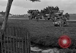 Standbild US-Truppen verschieben durch Dörfer und Unter-Diessen Oberdiessen Bava Unter-Diessen Deutschland, 1945, aus Sekunde 39 historischem Filmmaterial Videoclip 65675070469
