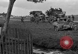 Standbild US-Truppen verschieben durch Dörfer und Unter-Diessen Oberdiessen Bava Unter-Diessen Deutschland, 1945, aus Sekunde 42 historischem Filmmaterial Videoclip 65675070469