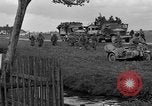 Standbild US-Truppen verschieben durch Dörfer und Unter-Diessen Oberdiessen Bava Unter-Diessen Deutschland, 1945, aus Sekunde 44 historischem Filmmaterial Videoclip 65675070469