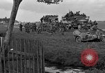 Standbild US-Truppen verschieben durch Dörfer und Unter-Diessen Oberdiessen Bava Unter-Diessen Deutschland, 1945, aus Sekunde 45 historischem Filmmaterial Videoclip 65675070469