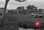 Standbild US-Truppen verschieben durch Dörfer und Unter-Diessen Oberdiessen Bava Unter-Diessen Deutschland, 1945, aus Sekunde 46 historischem Filmmaterial Videoclip 65675070469